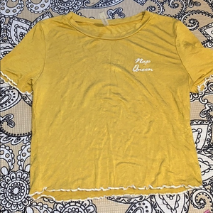 yellow lettuce trim t shirt‎